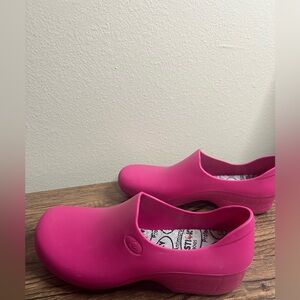 Sticky Shoes Pink Slip-On Work Comfort Clogs Women’s 6.5 Gently Used